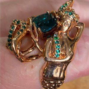 Pre-owned Big Mermaid Ring golden tone with green stones